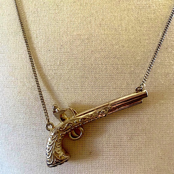 Disney Pirates of the Caribbean Johnny Depp Captain Sparrow 2006 Pistol necklace - Picture 3 of 6
